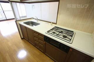 三口コンロ付のガスキッチン