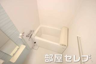 広いバスルームです。