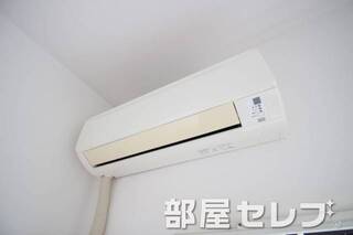 きれいなエアコンです。
