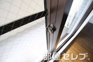 網ガラス。