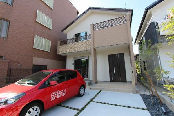 閑静な住宅街にあるちょっとおしゃれな建物です。
