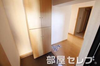 玄関口。他号室の写真です。