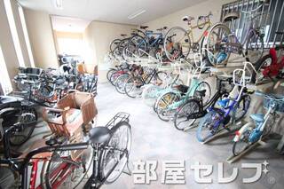 自転車置場。他号室の写真です。