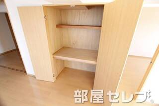 各部屋に収納あります。他号室の写真です。