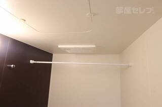 バスルームで洗濯物を干せます