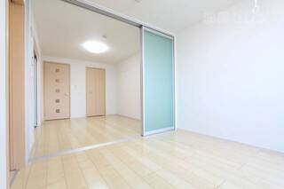 仕切りを外しちゃえばとても広いお部屋になります