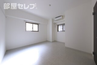 ウォシュレットつきの個室トイレです