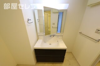 シャンプーノズルつきの洗面台です