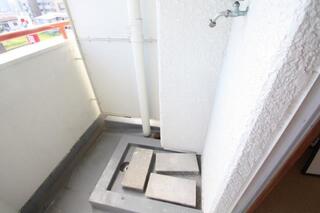 洗濯機はバルコニーです