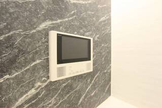 お風呂にテレビが付いてます