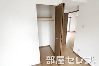 使いやすいサイズの収納です。