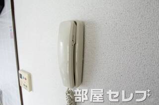 インターホンで来客を知れます。