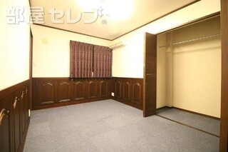 大きな鏡の洗面所です。