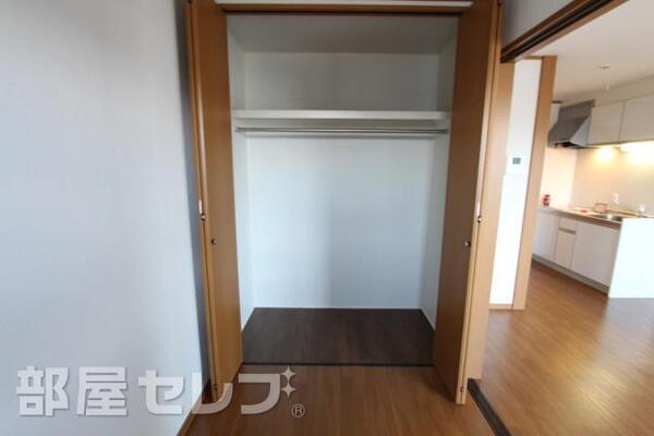 使いやすいウォークインクローゼットです。