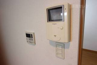 モニターホン、給湯機付き。