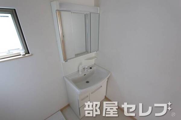 洗髪洗面化粧台。