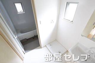 洗濯機置き場はこちらへ。