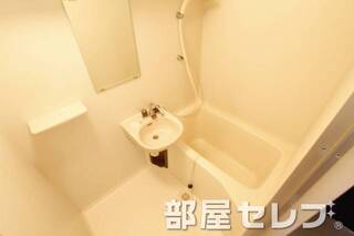 このお値段で風呂トイレ別は魅力ですね。他号室の写真です。