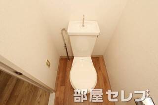 きれいなトイレです。他号室の写真です。