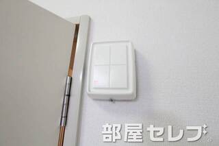チャイムで来客を知らせてくれます。他号室の写真です。