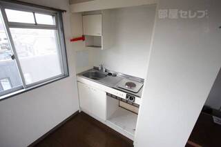 電気コンロのキッチン