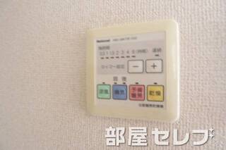 浴室乾燥機付き。