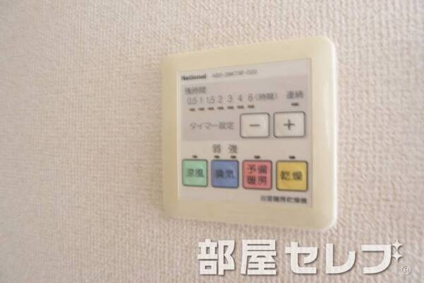 浴室乾燥機付き。