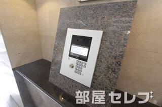 オートロック完備。