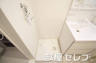 洗濯機置き場はこちらへ。