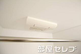 浴室乾燥機付き。
