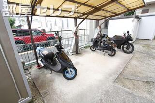 バイク置場。