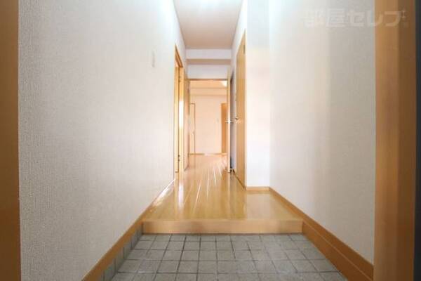 輝かしい玄関ですね。