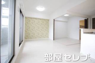 快適なリビングルーム。（階数によって色の相違あり）