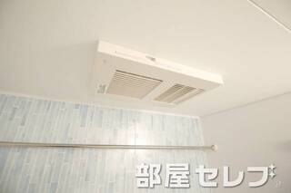 浴室乾燥機付き。