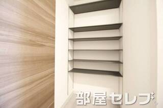シューズボックスも広く使用できます。