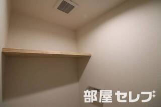 トイレ上部の棚です。