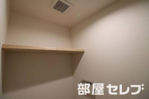 トイレ上部の棚です。