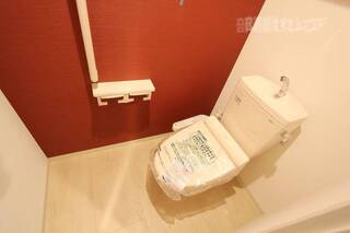 温水洗浄便座が設備として備わります。