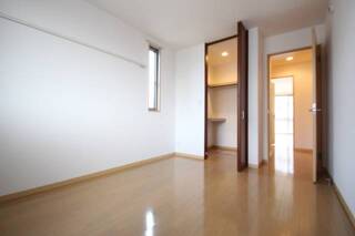 きれいなお部屋で落ち着きますね。イメージ写真