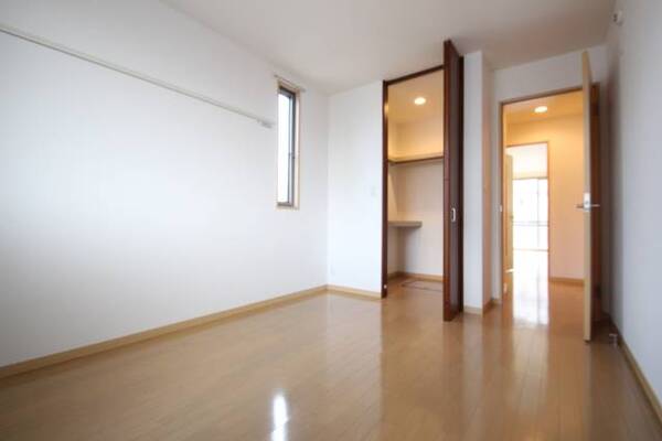 きれいなお部屋で落ち着きますね。イメージ写真