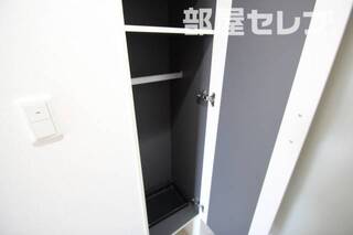 シューズボックスと傘立てもついています
