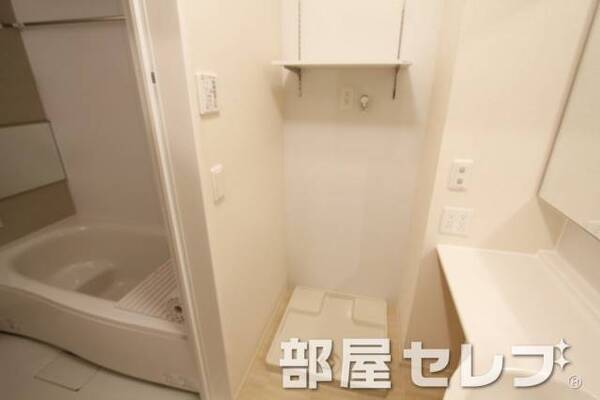 室内洗濯機置場あります。