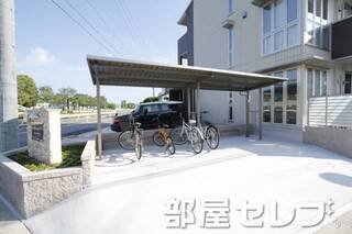 広々駐輪場です。