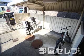 駐輪場。