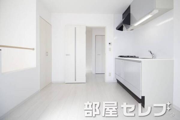 白を基調にしたダイニングルーム。