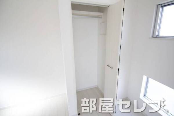 収納2つあります。
