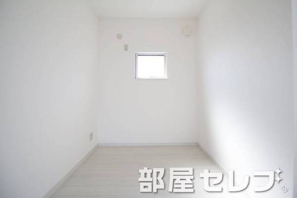 違う角度からの寝室。
