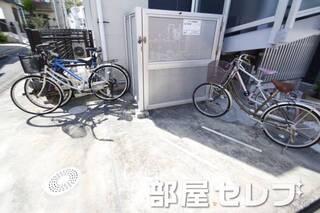 駐輪場。