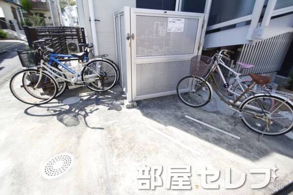 駐輪場。