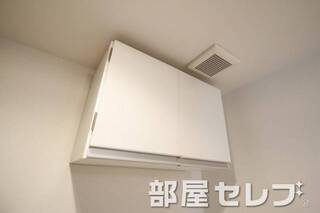 トイレ上部収納。